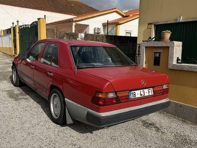 Usado Mercedes 200 90 HP (66 kW) 1987 Sedan