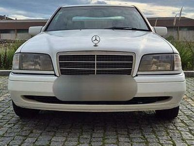Usado 1996 Mercedes E250 Sedan | € 2.499