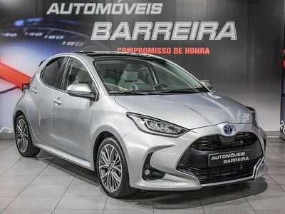 Cinza Usado 2021 Toyota Yaris Hybrid Luxury | € 21.900 (Preço justo)