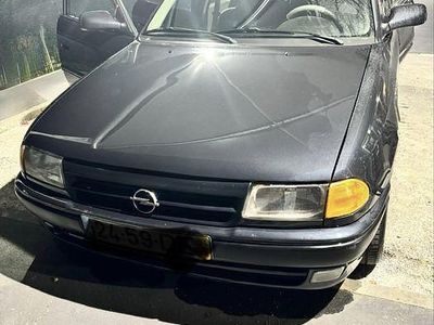 Usado Opel Astra 82 HP (60 kW) 1994 Sedan