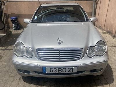 Usado Mercedes 220 Elegance 143 HP (105 kW) 2001 Sedan