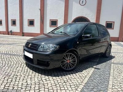 Usado Fiat Punto Sport 70 HP (51 kW) 2005 Preto Sedan