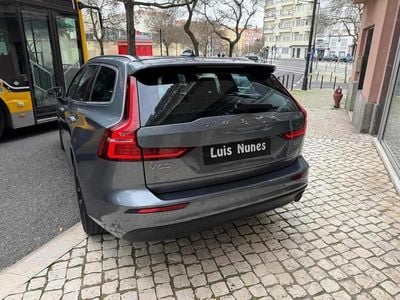 Cinzento Usado 2019 Volvo V60 Carrinha | € 23.790 (Preço justo)