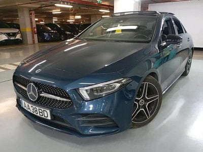 Azul Usado 2020 Mercedes A180 AMG line Sedan | € 28.990 (Preço elevado)