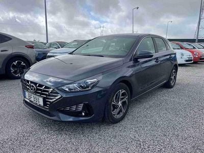 Usado Hyundai i30 Style 120 HP (88 kW) 2023 Preto Citadino