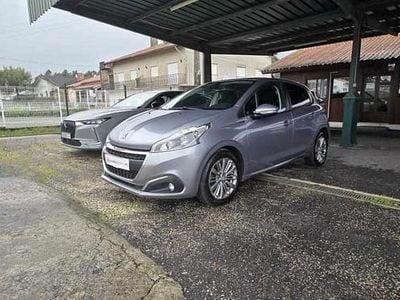 Usado Peugeot 208 102 HP (75 kW) 2019 Cinzento Citadino