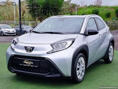 Cinza Usado 2023 Toyota Aygo X-play Citadino | € 16.499 (Preço justo)