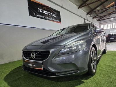 Cinza Usado 2013 Volvo V40 Momentum | € 8.490 (Preço justo)