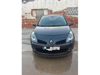 Usado 2008 Renault Clio III Sedan | € 2.500