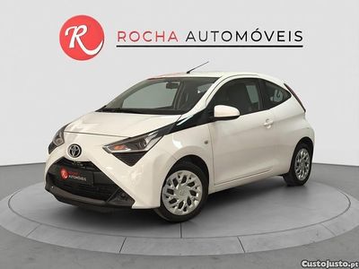 Cinza Usado 2017 Toyota Aygo X-play Citadino | € 10.999 (Preço justo)
