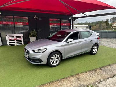 Cinzento Usado 2023 Seat Leon Citadino | € 20.950 (Preço justo)