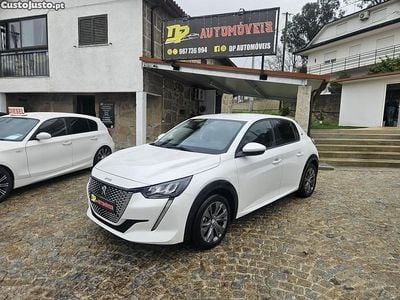 Branco Usado 2021 Peugeot e-208 Allure Citadino | € 17.500