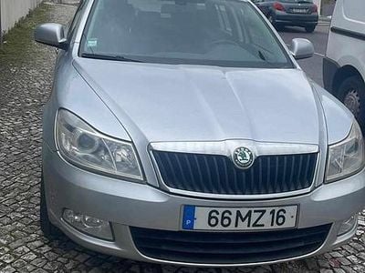 Usado Skoda Octavia 105 HP (77 kW) 2012 Cinzento Carrinha