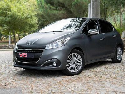 Cinzento Usado 2016 Peugeot 208 Style Citadino | € 10.990 (Caro)