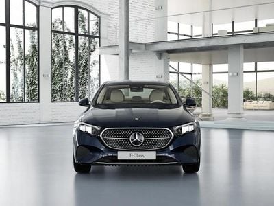 Azul Novo 2025 Mercedes E220 Sedan | € 77.257