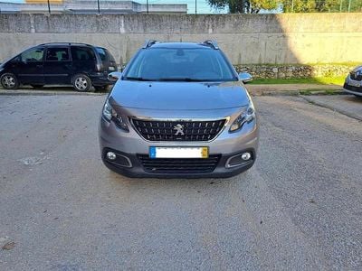 Usado Peugeot 2008 82 HP (60 kW) 2018 Cinzento SUV