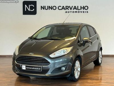 Cinza Usado 2016 Ford Fiesta Titanium Citadino | € 6.800 (Preço justo)