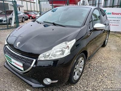 Preto Usado 2015 Peugeot 208 Style Citadino | € 7.950 (Bom preço)