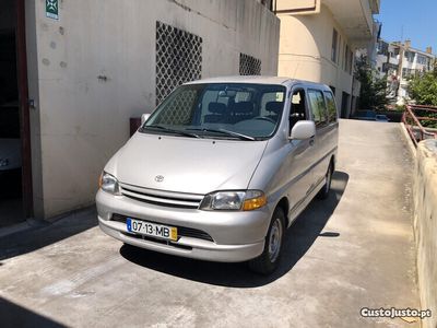 usado Toyota HiAce 2.4D 9lugares