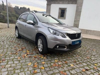 Usado Peugeot 2008 82 HP (60 kW) 2019 Cinzento SUV