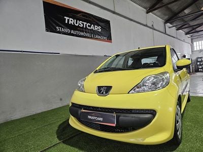 Usado Peugeot 107 Active 68 HP (50 kW) 2006 Amarelo Citadino
