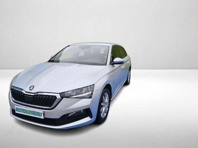 Cinzento Usado 2022 Skoda Scala Citadino | € 13.990 (Preço justo)