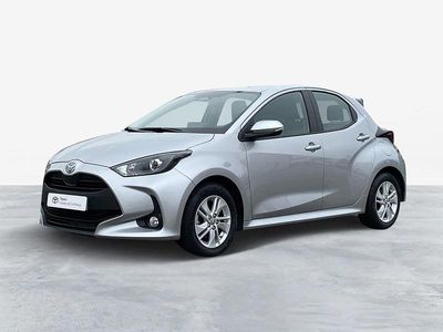 Cinza (pintura metalizada) Usado 2024 Toyota Yaris Comfort | € 24.750 (Preço justo)
