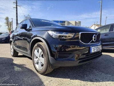 Preto Usado 2021 Volvo XC40 Momentum SUV | € 20.900 (Preço elevado)