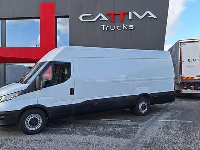 Usado Iveco Daily 136 HP (100 kW) 2022 Branco Carrinha