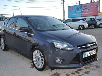 Cinzento Usado 2014 Ford Focus Titanium Citadino | € 12.950 (Caro)