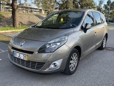 Usado 2010 Renault Scénic III Sedan | € 4.000