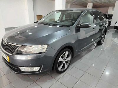 Usado Skoda Rapid 90 HP (66 kW) 2017 Cinzento Carrinha