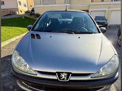 Usado 2004 Peugeot 206 Sedan | € 2.500