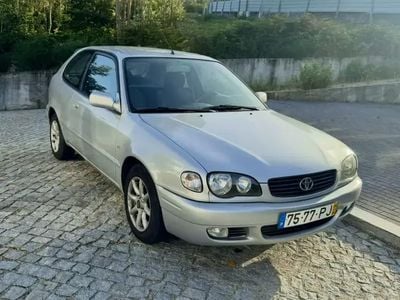 Cinza Usado 2000 Toyota Corolla Citadino | € 1.990