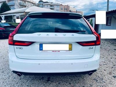 Branco Usado 2017 Volvo V90 Momentum Carrinha | € 22.000 (Preço justo)