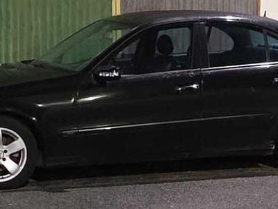 Usado 2004 Mercedes E220 Avantgarde Sedan | € 5.500