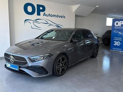 Cinza Usado 2023 Mercedes A180 AMG line Sedan | € 33.950 (Preço elevado)