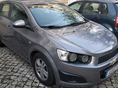 usado Chevrolet Aveo com Start/Stop, Bluetooth e Câmera de Ré/Frontal