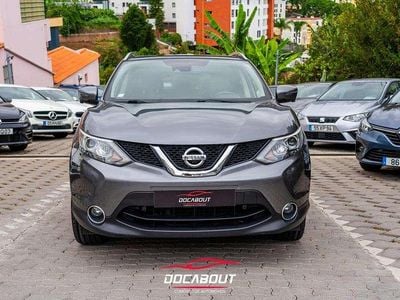 Usado Nissan Qashqai 110 HP (80 kW) 2015 Cinzento SUV