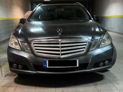 Cinza Usado 2011 Mercedes E220 | € 8.900