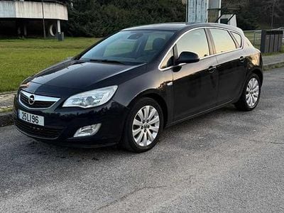 Usado Opel Astra 125 HP (91 kW) 2011 Preto Citadino