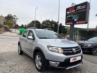 Usado Dacia Sandero Stepway 90 HP (66 kW) 2015 Cinza