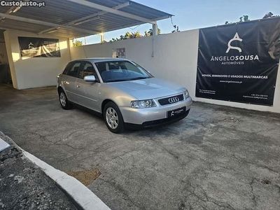 Usado Audi A3 Ambiente 101 HP (74 kW) 2001 Cinza Citadino