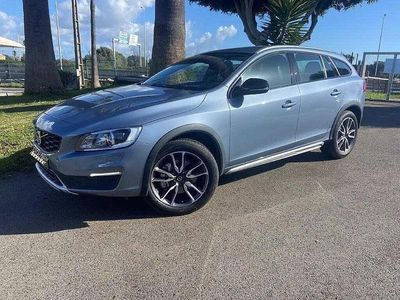 Usado Volvo V60 CC Pro 150 HP (110 kW) 2018 Azul Carrinha