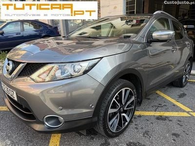 Usado Nissan Qashqai Tekna 115 HP (84 kW) 2015 Preto SUV