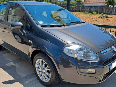 Usado Fiat Grande Punto 85 HP (62 kW) 2011 Preto Citadino