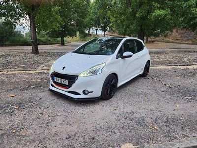Branco Usado 2014 Peugeot 208 Citadino | € 14.990 (Preço elevado)