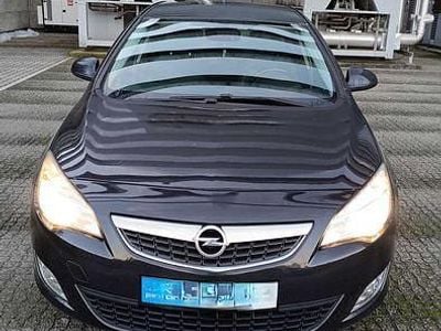 Usado 2011 Opel Astra Cosmo Sedan | € 4.500 (Bom preço)