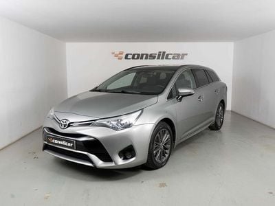 Usado Toyota Avensis Luxury 112 HP (82 kW) 2016 Cinza Carrinha