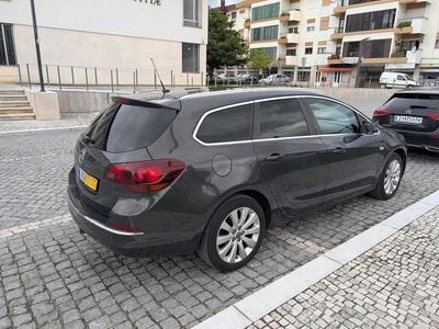 Cinzento Usado 2014 Opel Astra Sport Carrinha | € 11.000